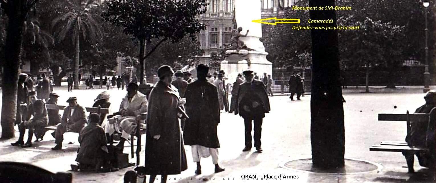 1245- Oran - Place d'Armes - Monument de Sidi-Brahim et l' Hotel de Ville2.jpg